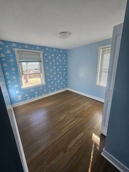 Building Photo - 8140 Meadow Ln