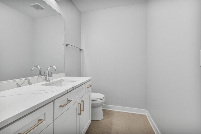 Building Photo - 4637 N Ashland Ave