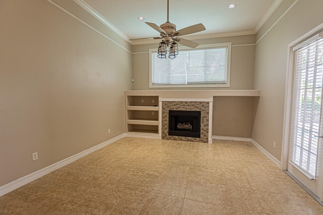 Building Photo - 1326 SW Briarwood Dr
