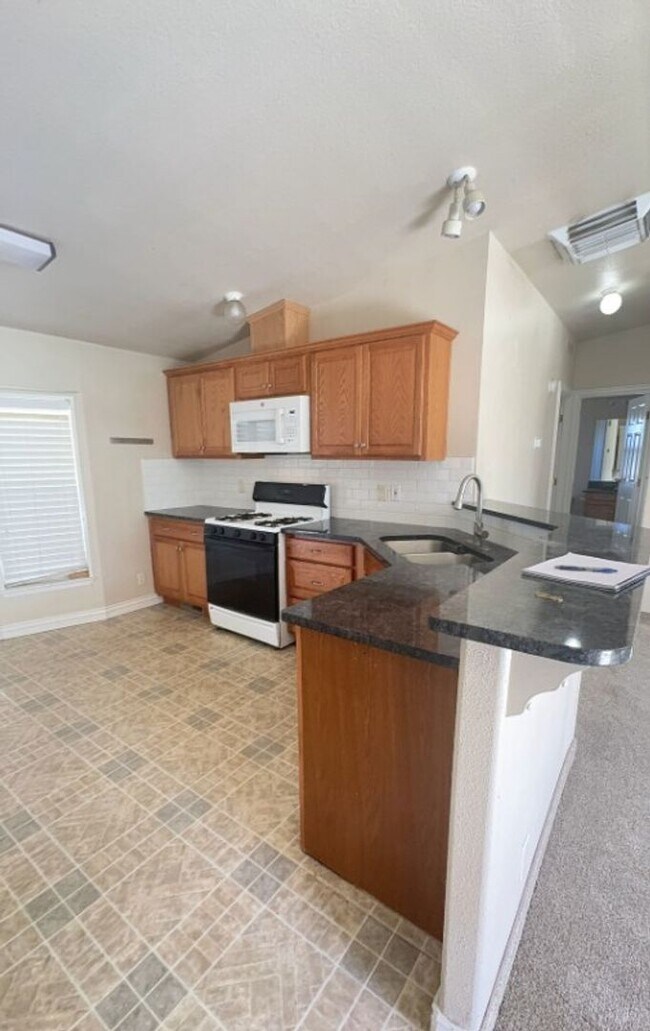 Building Photo - 311 N Highland Dr