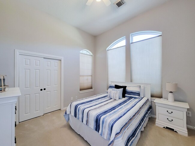 Building Photo - Beautifully designed waterfront property w...