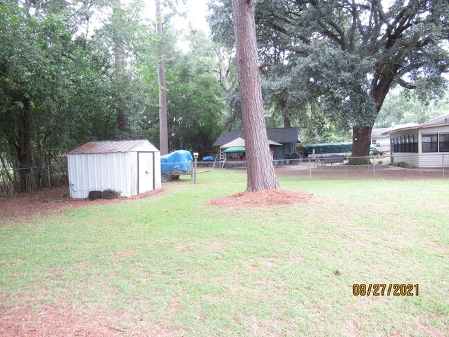 Building Photo - 38 Thelma St