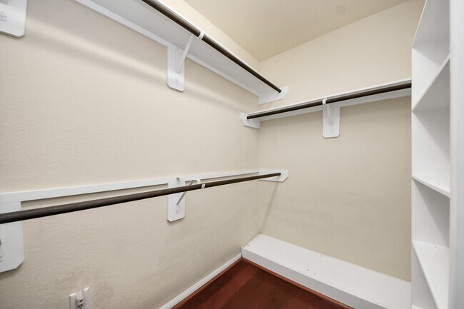 Building Photo - 13918 Goodridge Dr