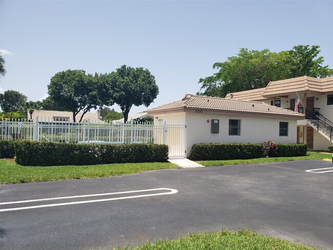 Building Photo - 12252 Royal Palm Blvd