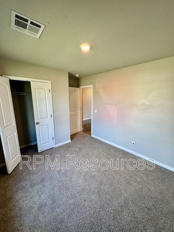 Building Photo - 1609 Burgundy Dr