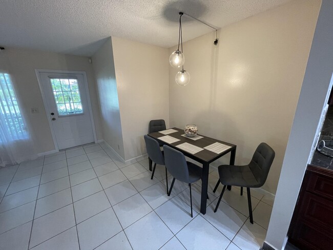 Building Photo - 4988 Sable Pine Cir