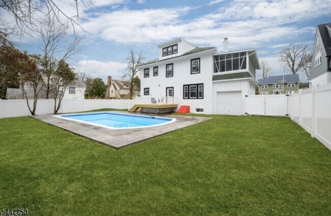 Building Photo - 153 Clairmont Terrace