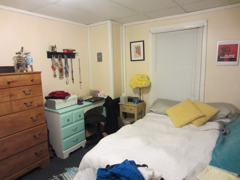 Building Photo - 1324 Vermont St