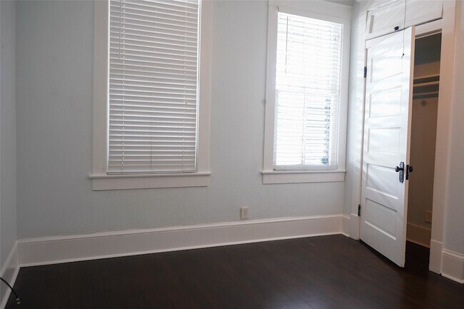 Building Photo - 2826 Avenue P 1/2