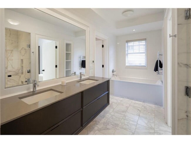 Building Photo - 2700 W Lake of the Isles Pkwy