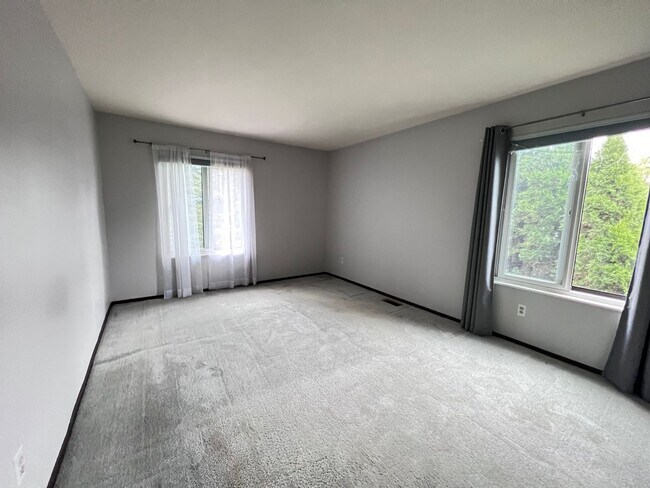 Building Photo - Forest Hills Condo!
