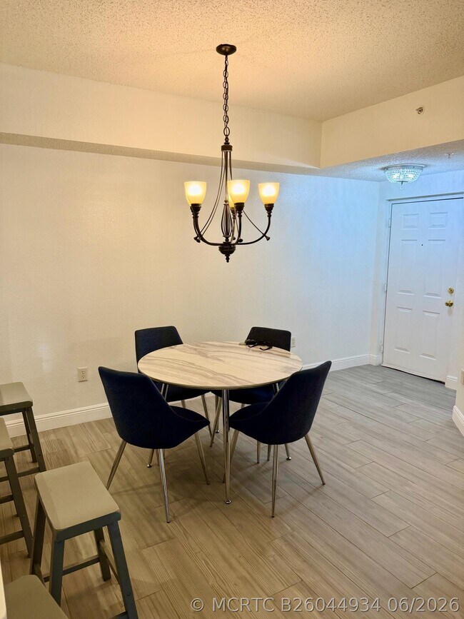 Building Photo - 3018 Alcazar Pl
