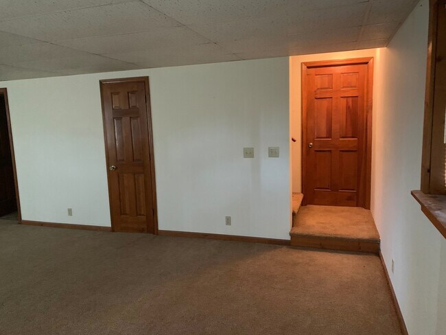 Building Photo - Country Living for Lease