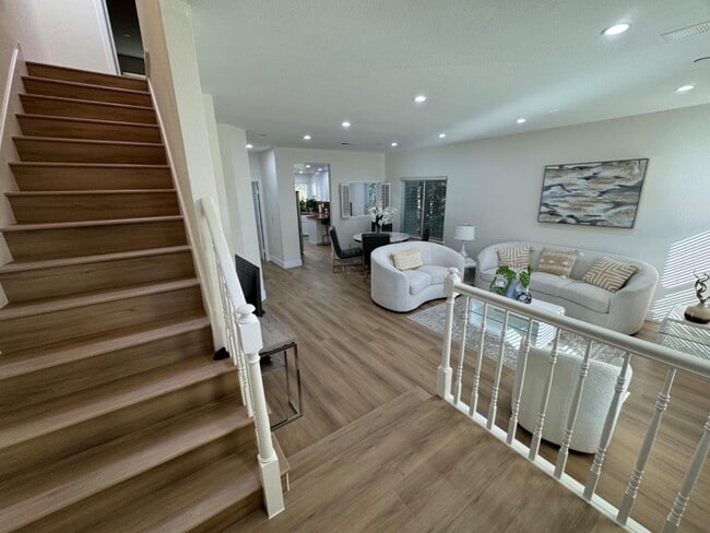 Building Photo - 963 La Mesa Terrace