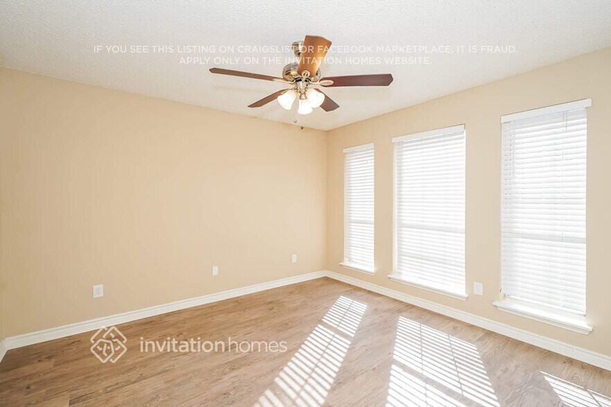 Building Photo - 10900 Huntington Rd