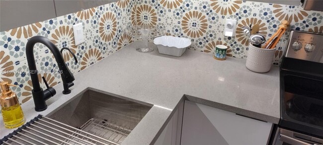 Building Photo - 2230 NE 56th Pl