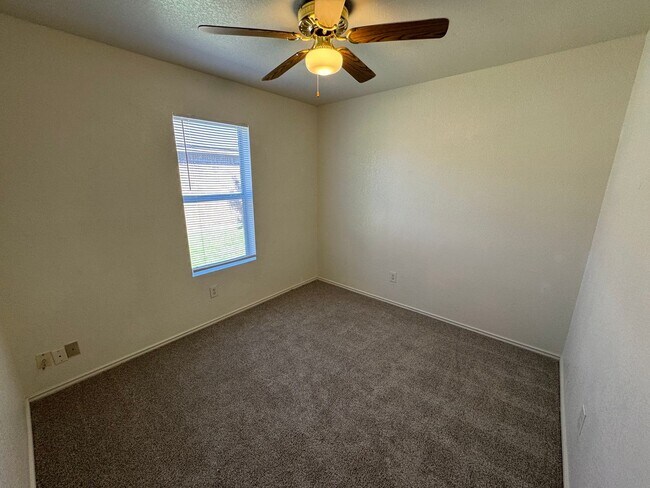 Building Photo - 4-Bedroom House for Rent in Killeen