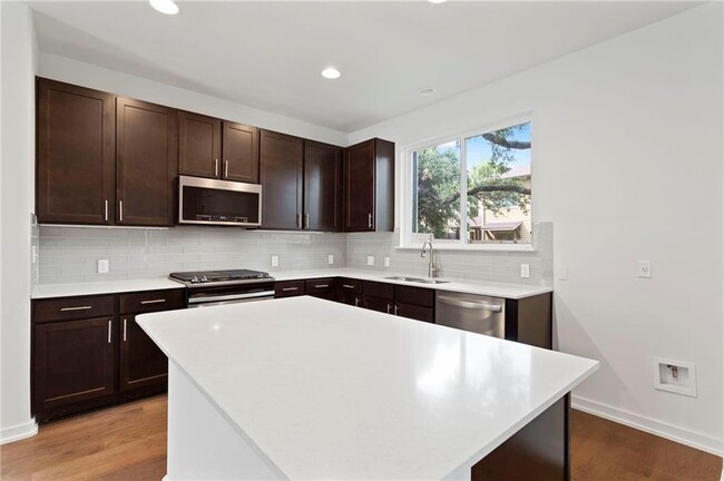 Building Photo - 6800 Menchaca Rd
