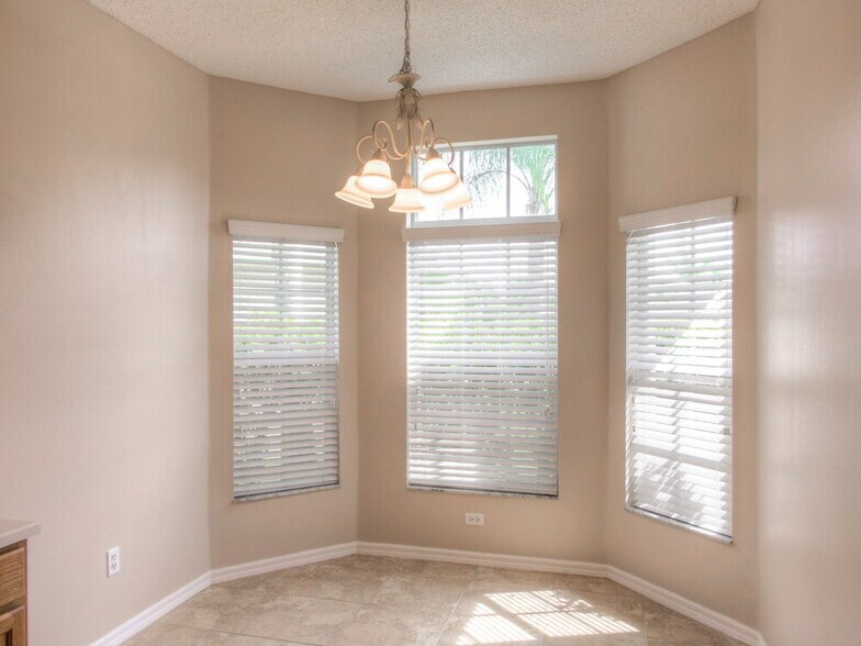 Building Photo - 14200 Viburnum Ln
