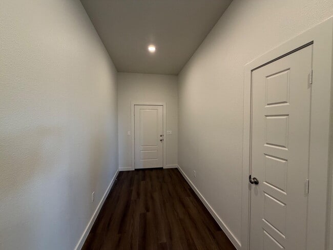 Building Photo - 2404 Helena Ave