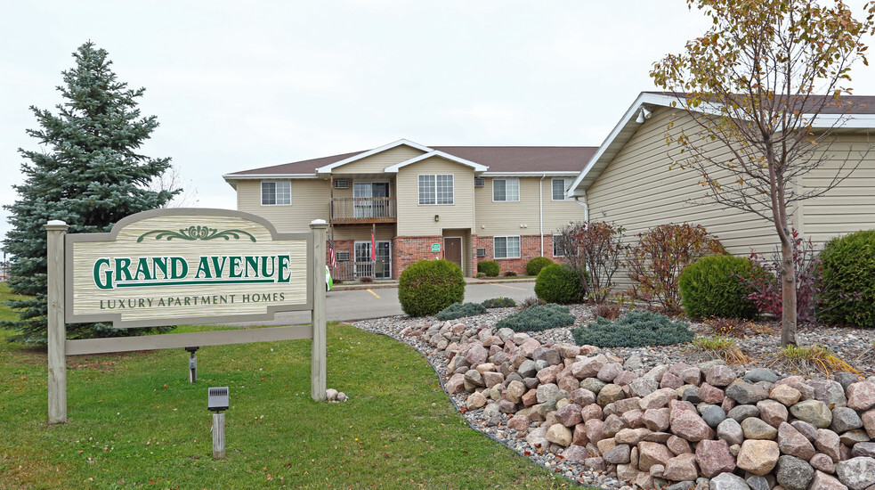 Primary Photo - Grand Avenue Luxury Apartment Homes