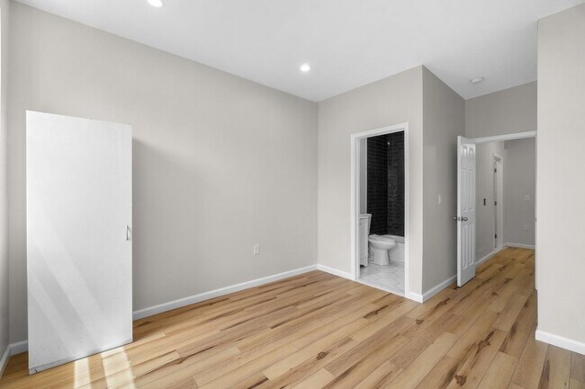 Building Photo - 3326 Noble St