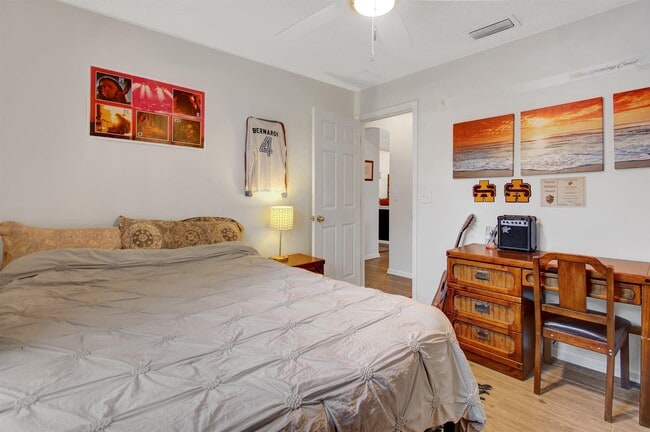 Building Photo - 880 Oak Arbor Cir