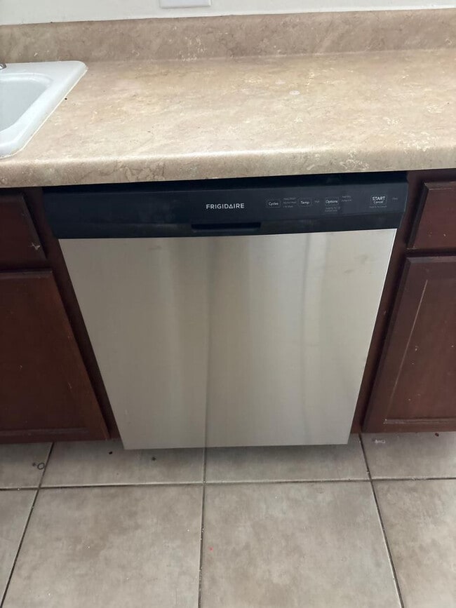 Building Photo - 3019 S 101st Ave