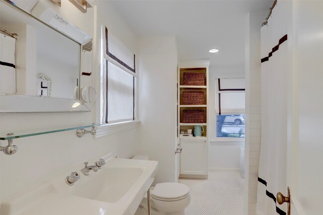 Building Photo - 1802 Lexington St