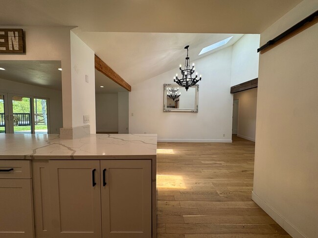 Building Photo - STUNNING Pool/Spa Single Story house with ...