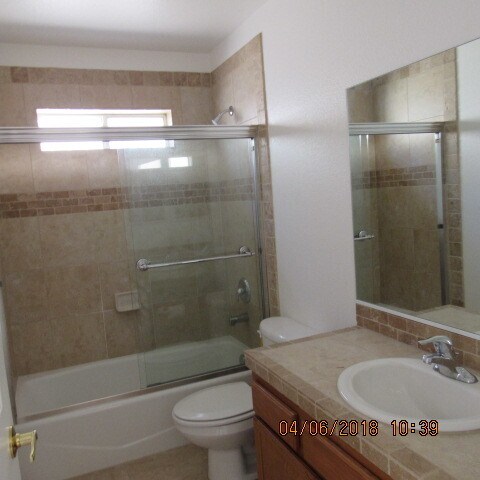 Building Photo - 3 Bedroom 2 Bath 3 Car Garage