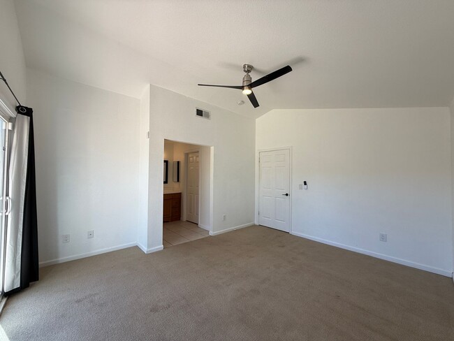 Building Photo - Charming 3 bedroom, 2 bathroom home locate...
