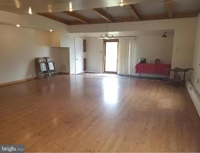 Building Photo - 230 High St E