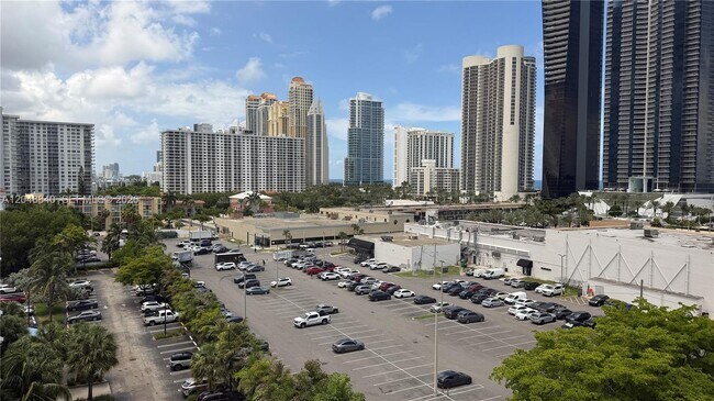 Building Photo - 17021 N Bay Rd