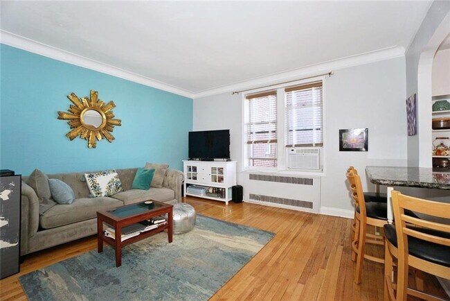 Building Photo - 7 9th St