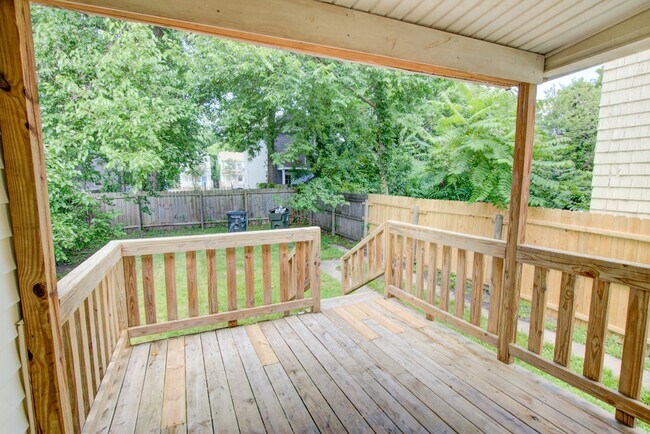 Building Photo - 6 Bed, 1.5 Bath Home in Granby School Dist...