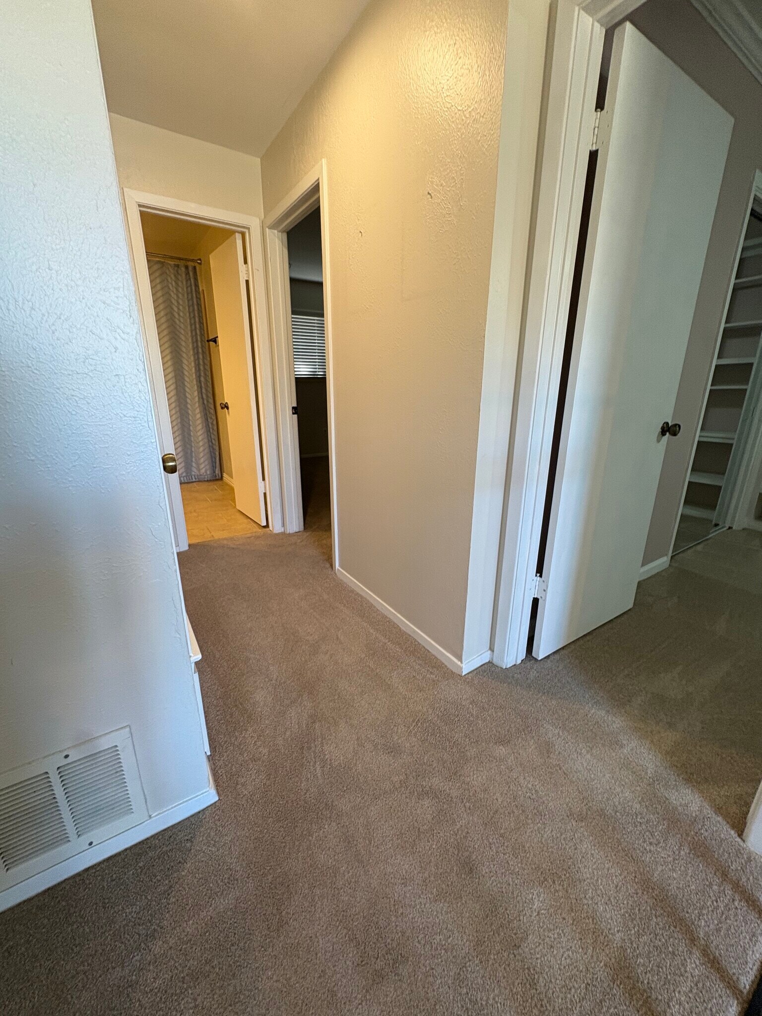 Building Photo - 1822 Juniper Ln