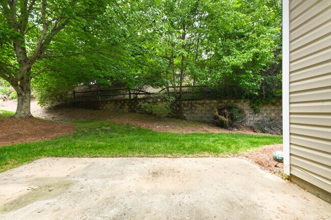Building Photo - 1917 Haven Rd