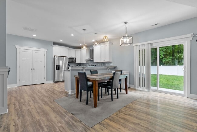 Building Photo - Charming 3-Bedroom Home in Suffolk!