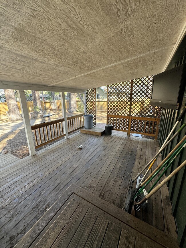 Building Photo - 829 Julie Ln