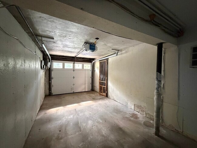 Building Photo - 487 Lowell Ave