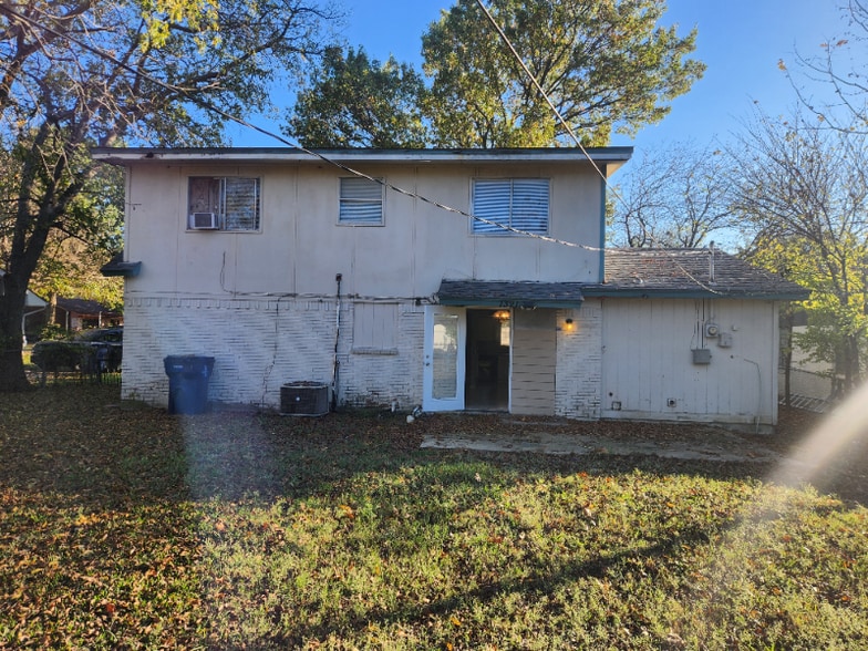 Building Photo - 1321 Rosewood Hills Dr