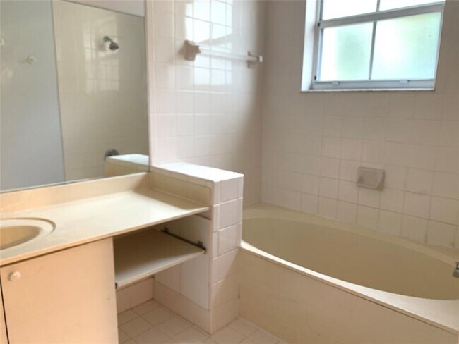 Building Photo - 256 Riverwalk Cir