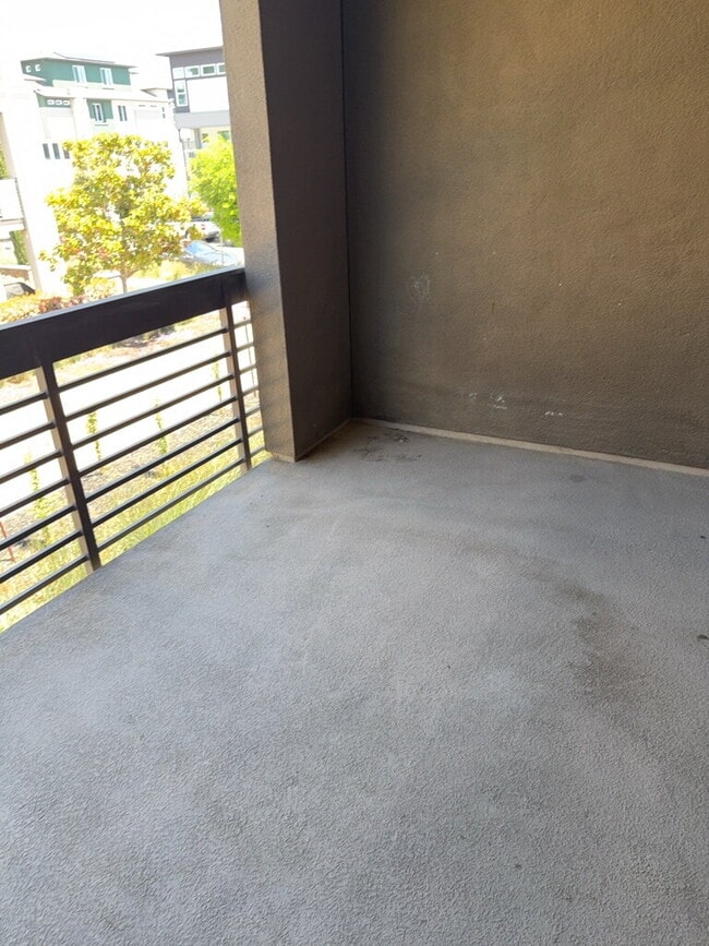 Building Photo - Stunning 3 Bed/3.5 Bath Townhome Walking Distance to BART