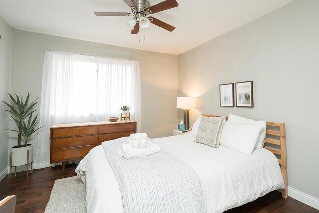 Building Photo - 2000 Quiet Stream Dr