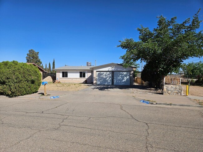 Building Photo - Great home in east El Paso