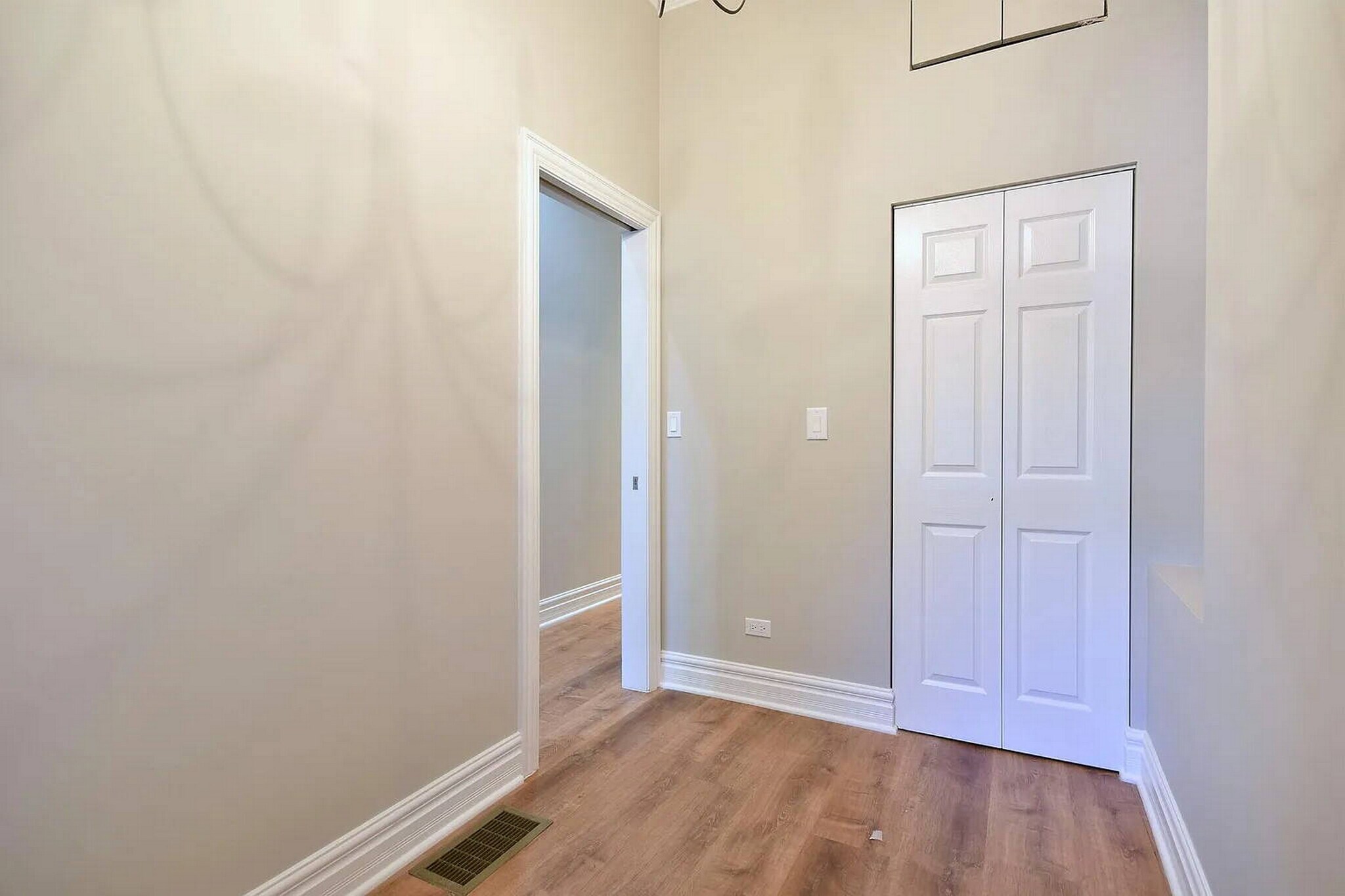 Building Photo - 1316 N Artesian Ave