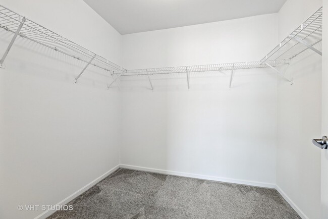 Building Photo - 431 Chopin Ct
