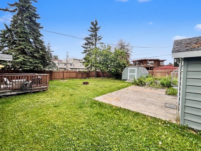 Building Photo - 3330 E 41st Ave