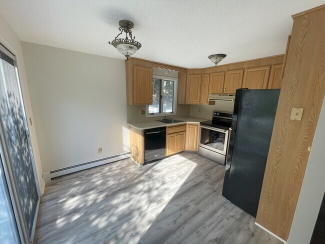 Building Photo - 136 Millard St